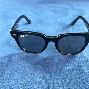 Ray-Ban Wayfarer Polarized Black Sunglasses